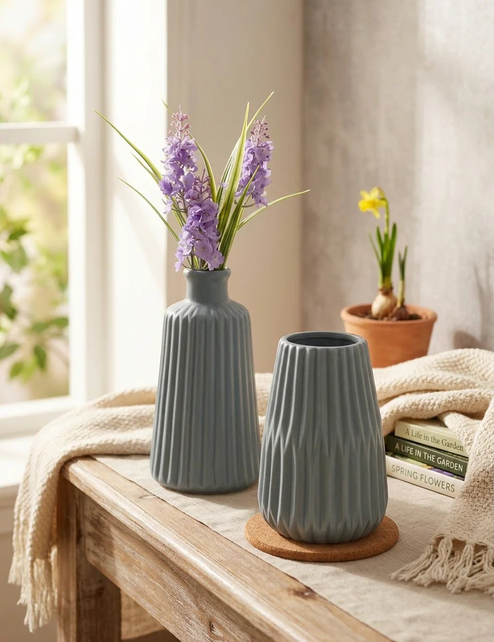Vase Esko Blau – in Gruppenarrangement dekoriert
