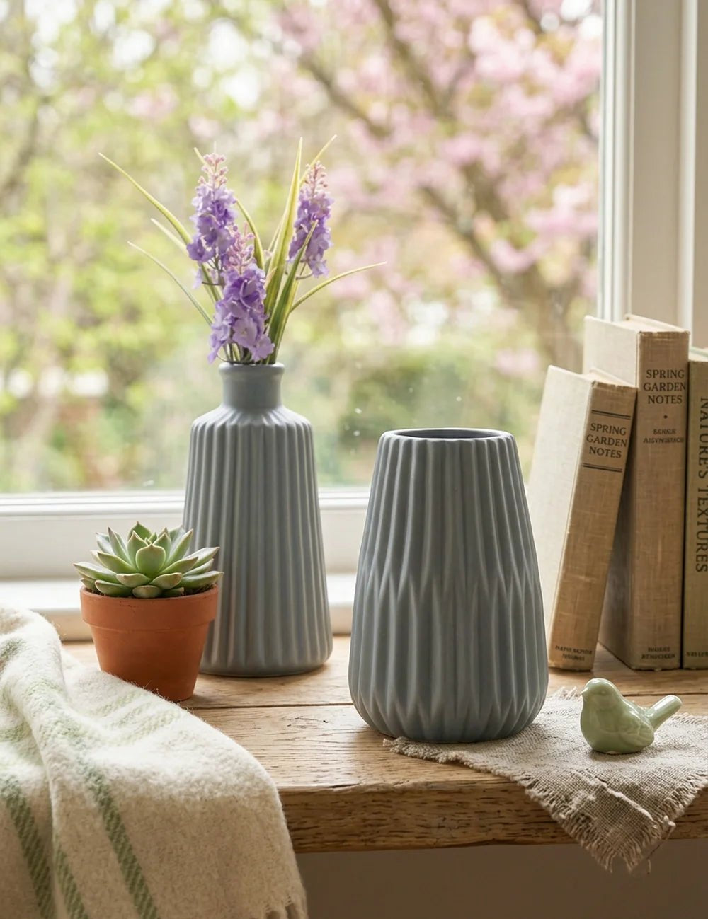 Vase Esko Blau – dekoriert im Wohnambiente