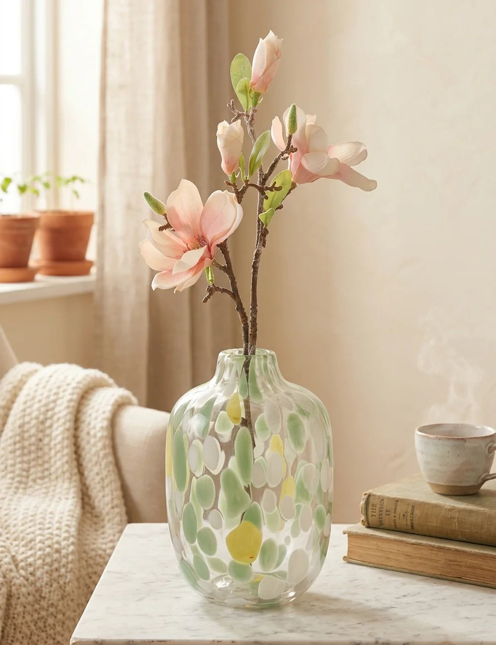 Vase Greena, 25 cm – in Gruppenarrangement dekoriert