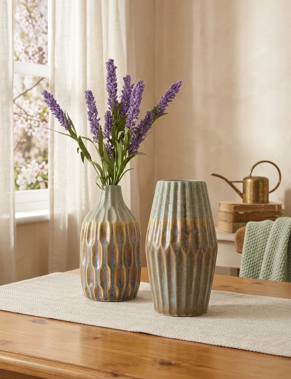 Vase Livera – in Gruppenarrangement dekoriert