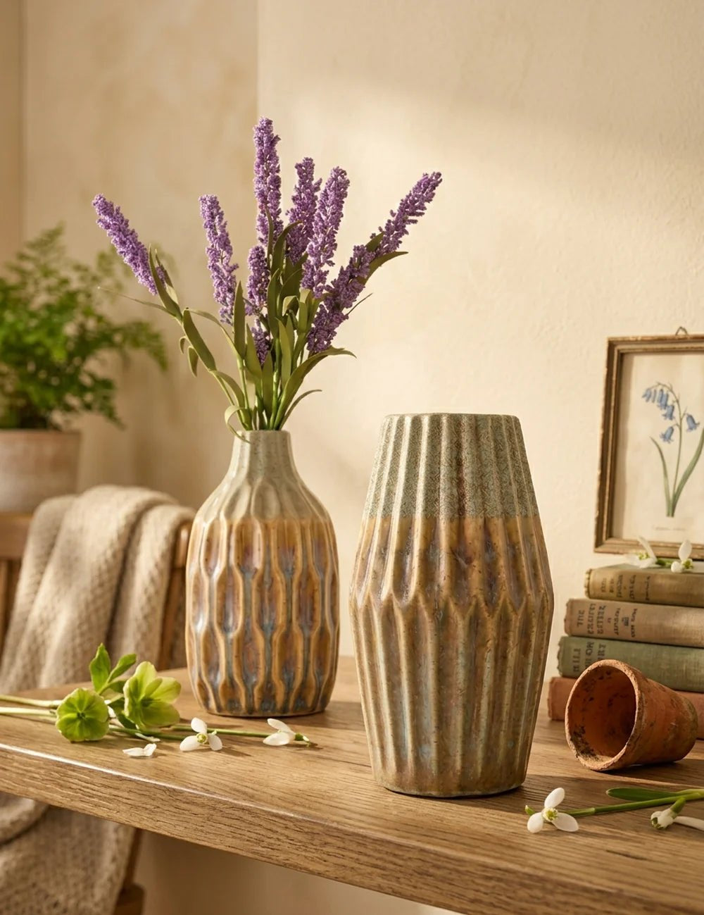 Vase Livera – dekoriert im Wohnambiente