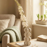 Vase Meritt – dekoriert im Wohnambiente