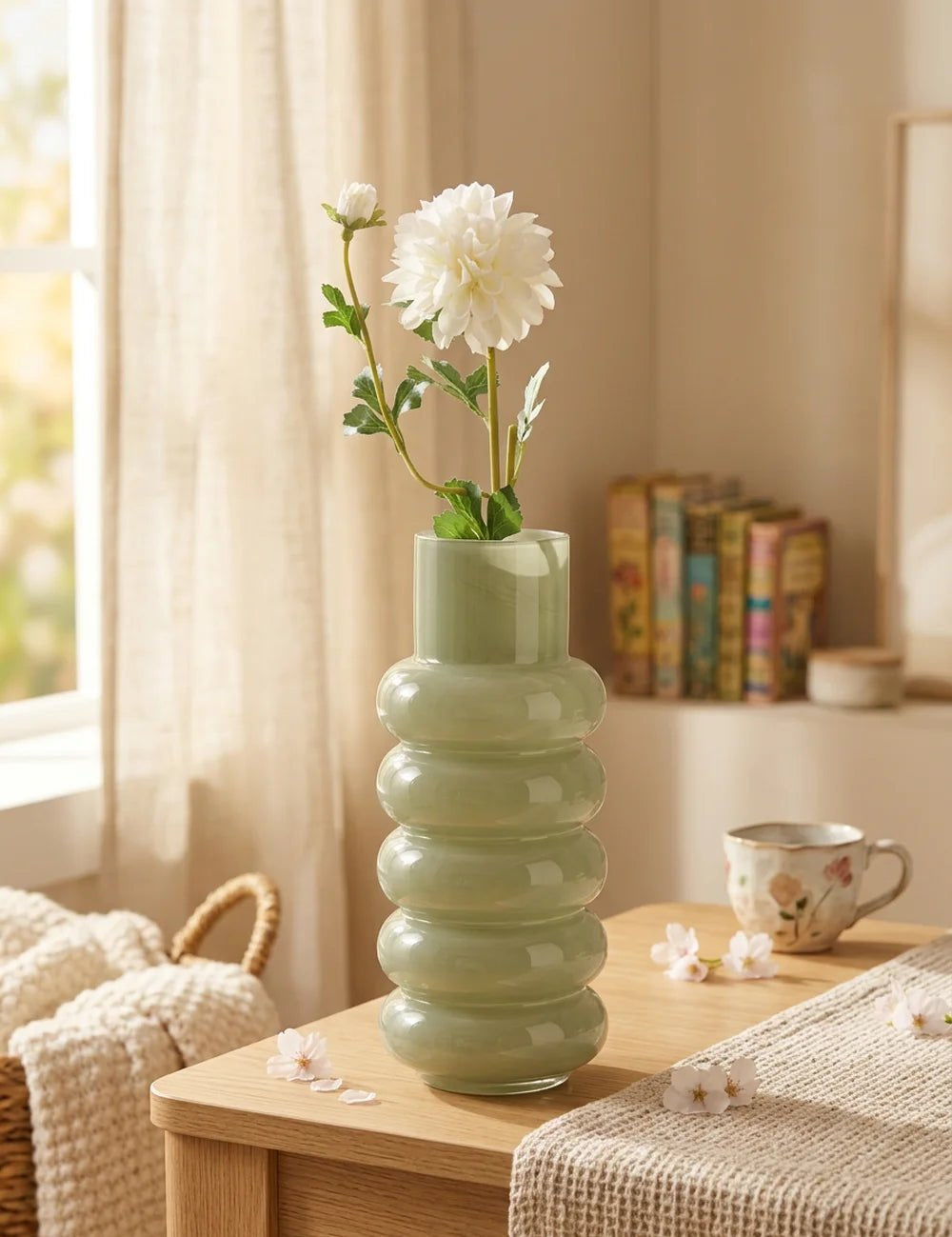 Vase Ribbo, Hellgrün – in Gruppenarrangement dekoriert