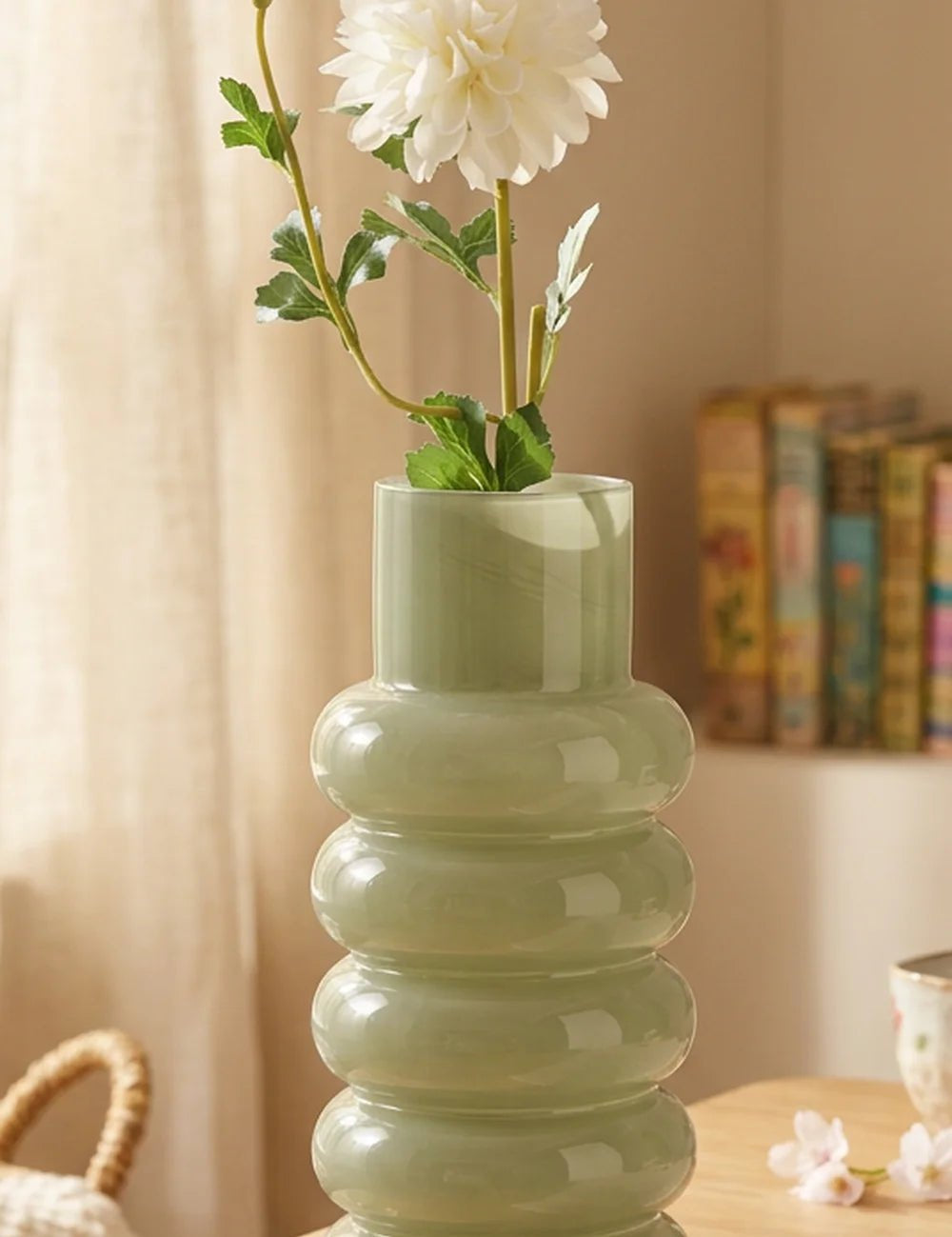 Vase Ribbo, Hellgrün – Ansicht von der Seite