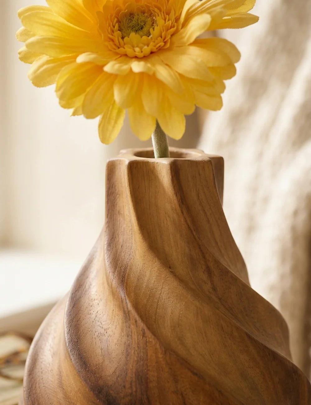 Vase Wilhelmy H 22 cm – dekoriert im Wohnambiente