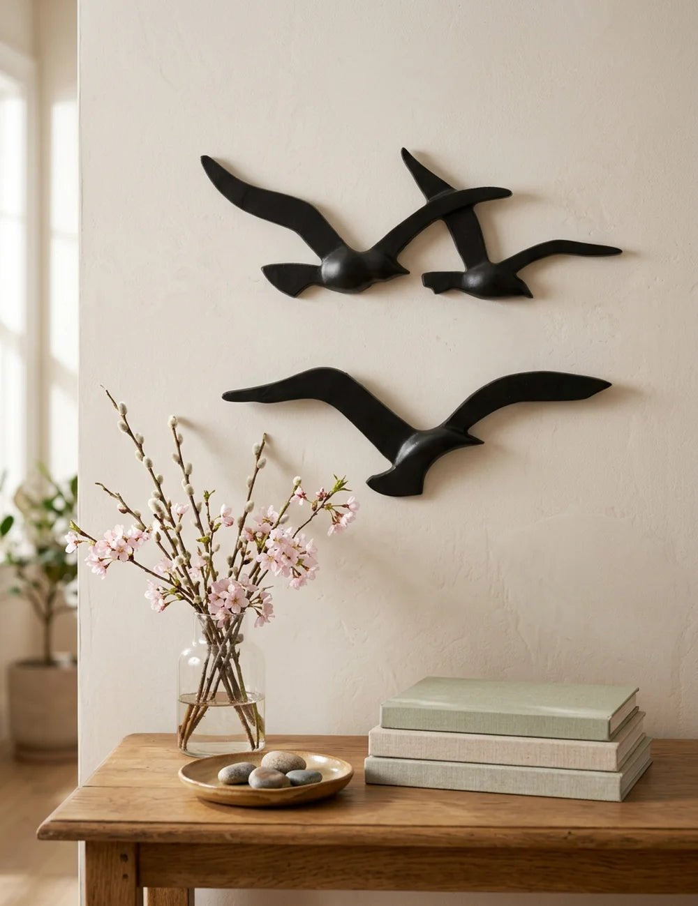 Wandobjekt Birdy schwarz – dekoriert im Wohnambiente
