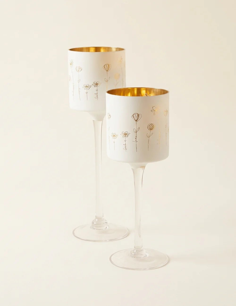 Windlicht Davina aus lackiertem Glas in Weiß mit goldenen Blumenmotiven